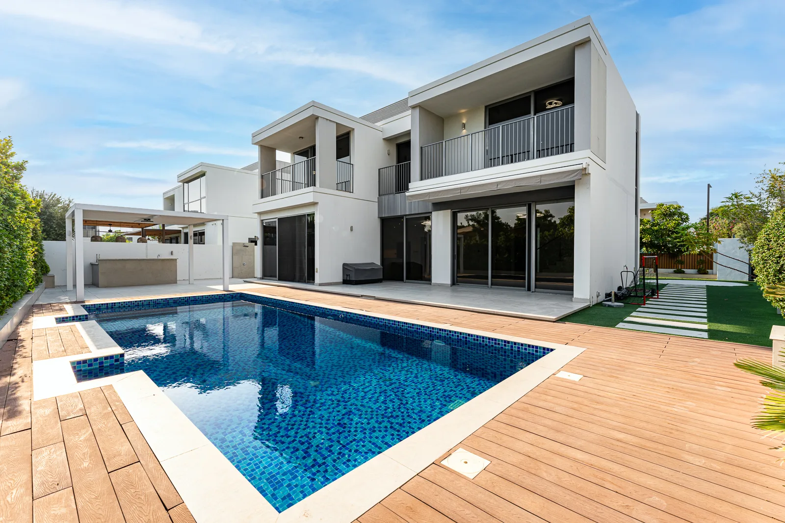 Full Park and Pool Facing|E5|Upgraded|Huge Plot