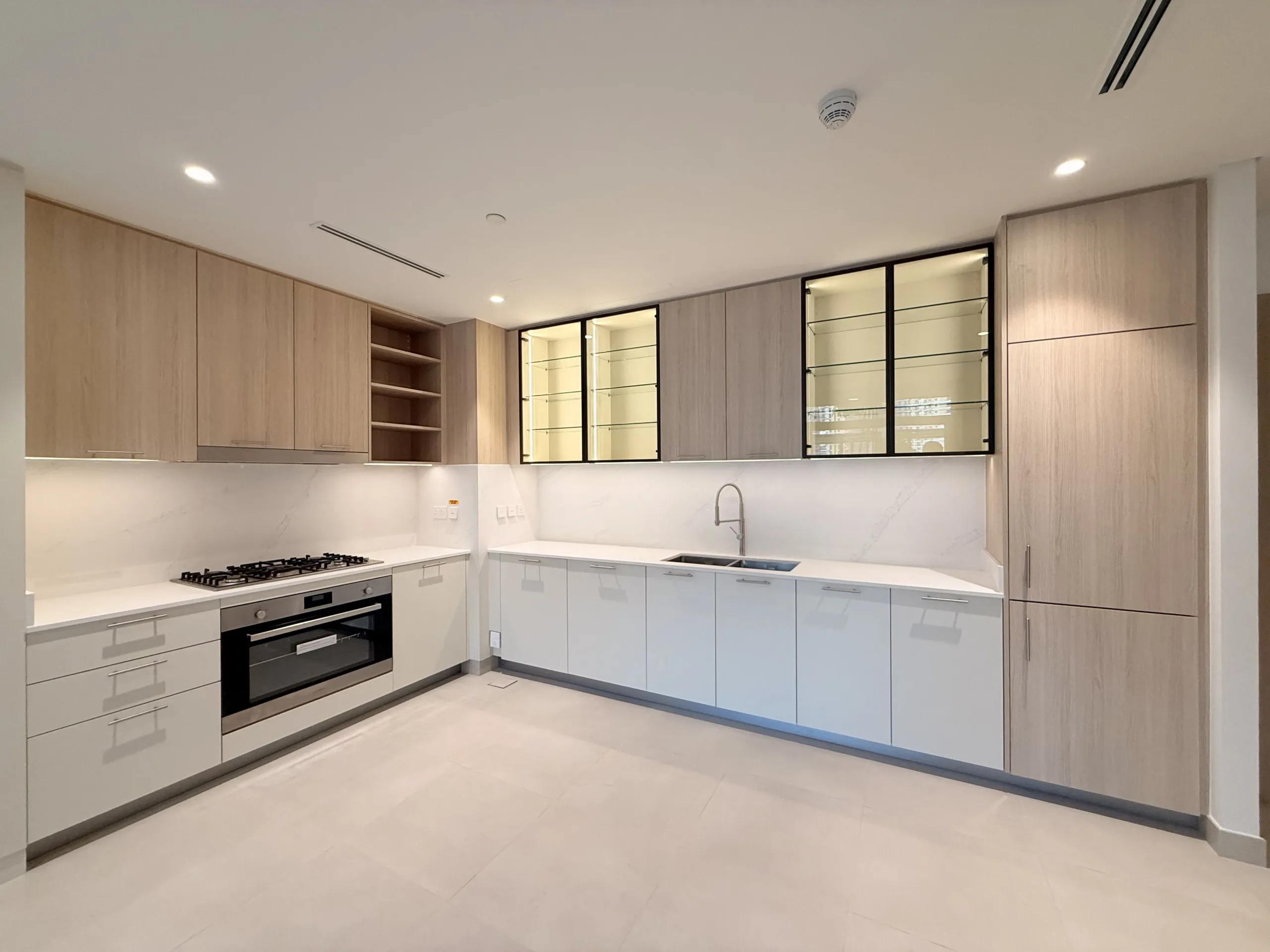 Brand New|Direct access to the pool|Near to Mall